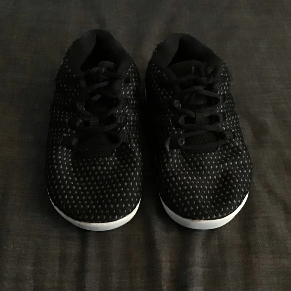 Michael Jordan sneakers - Picture 2 of 6